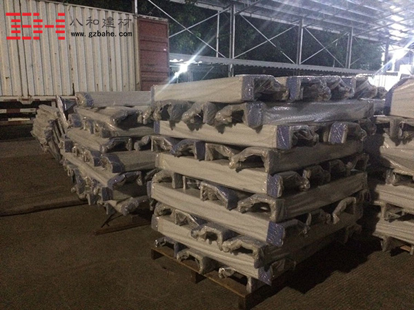 【連夜送貨】東莞金黃葉鋁單板產(chǎn)品出貨 【連夜送貨】東莞金黃葉鋁單板產(chǎn)品出貨