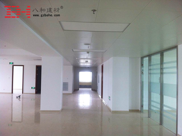 特豐藥業(yè)大樓勾搭鋁單板及鋁扣板裝飾完畢-八和建材 特豐藥業(yè)大樓勾搭鋁單板及鋁扣板裝飾完畢-八和建材