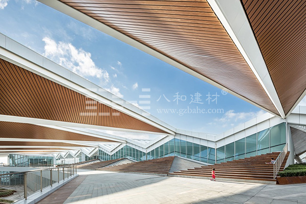 青島郵輪母港客運中心-鋁單板、仿木紋鋁天花吊頂5